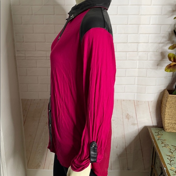 Plus Size Eye Candy Button Split Back blouse 3X - Picture 4 of 7